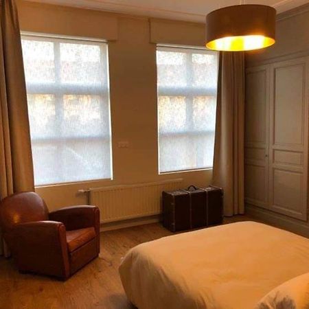 Les Chambres Berguoises Chambre Rez-De-Chaussee Au Coeur De Bergues Exterior photo