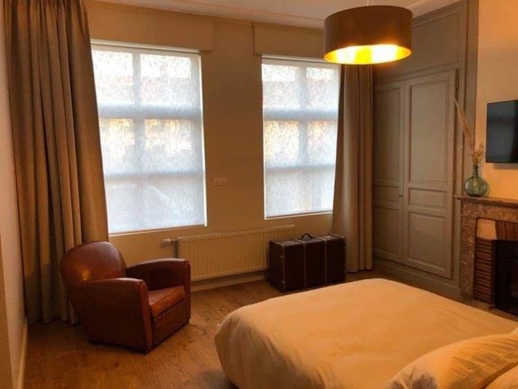 Les Chambres Berguoises Chambre Rez-De-Chaussee Au Coeur De Bergues Exterior photo